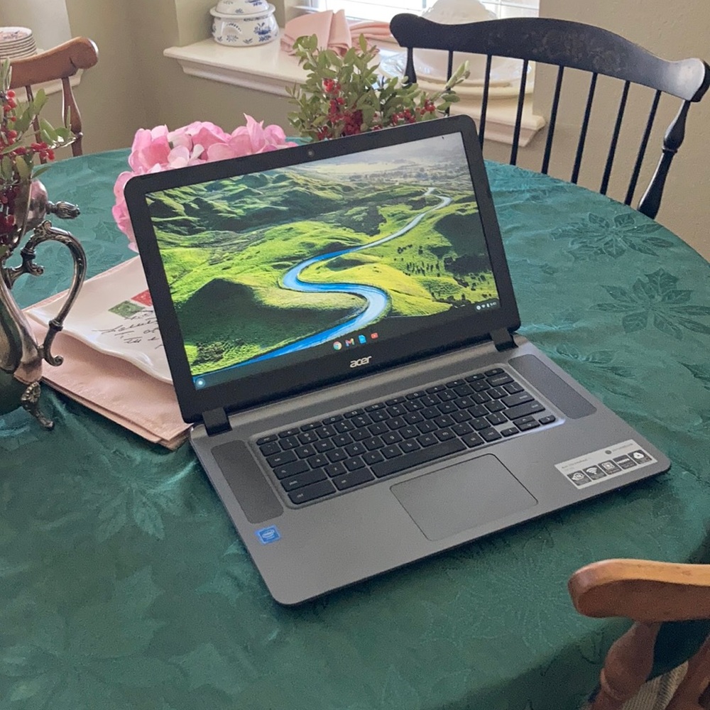 15.6 2018 Acer Chromebook EXCELLENT condition.